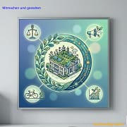In der Mitte des Bildes sieht man ein stilisiertes, modernes Rathaus oder Gemeindegebäude, dessen Dach komplett mit einer blühenden, grünen Wiese und Solarpaneelen bedeckt ist. Um das Gebäude herum spannt sich ein schützender, kreisförmiger Bogen, der aus zwei ineinandergreifenden Elementen besteht: einem grünen Zweig mit Blättern (Umweltschutz) und einem Band aus feinen Netzwerkknoten (Gemeinschaft). Aus diesem Kreis heraus wachsen kleine, saubere Symbole in den Raum: ein Fahrrad (nachhaltige Mobilität), eine Waage (Fairtrade/Gerechtigkeit) und ein kleines Megafon, aus dem sprießende Blätter kommen (Stimme einbringen/Vorbild sein). Der Hintergrund hat einen freundlichen Farbverlauf von hellem Sandton zu einem frischen, klaren Mintgrün.