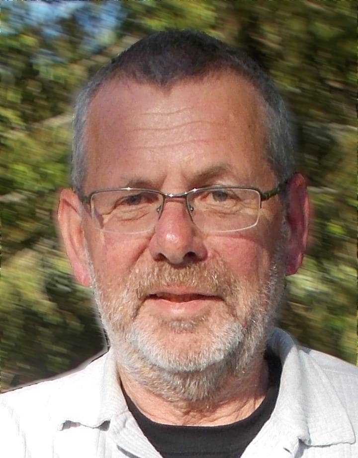Michael Wühle, Buchautor und bekannter Fachmann für Nachhaltigkeit ist ein zertifizierter Experte für Energieeffizienz und synthetische Treibstoffe das Foto zeigt Michael Wühle, Experte für Nachhaltigkeit und Buchautor